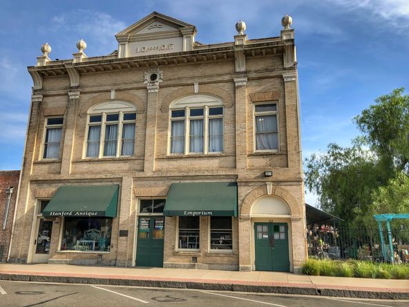 ±11,700 SF Retail Building Located in Downtown Hanford: 108-112 E Eighth Street, Hanford, CA 93230